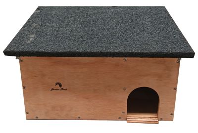 Refugio para erizos en madera tratada